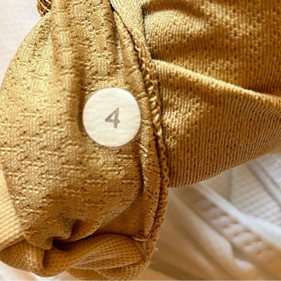 Lululemon Flow And Go Tank II  White Tank Top Built in Bra Workout Shirt Sz 4 - Picture 5 of 16